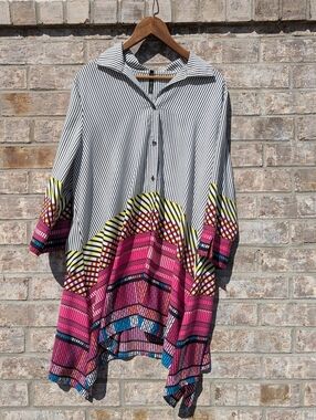 IC by Connie K Artsy Colorful Shark bite Hem Tunic Top